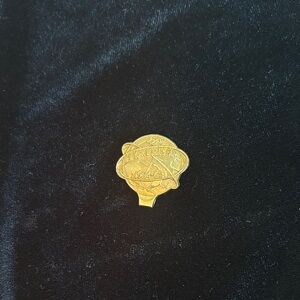 New York Worlds Fair 1964-65 Gold PIN